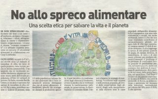 Pagina di giornale sull'articolo no allo spreco alimentare: una scelta etica per salvare la vita e il pianeta
