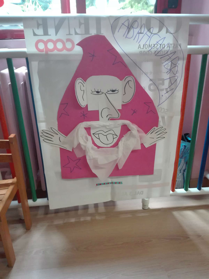 Poster fatto da una maestra che ritrae un mago che dice abracadabra